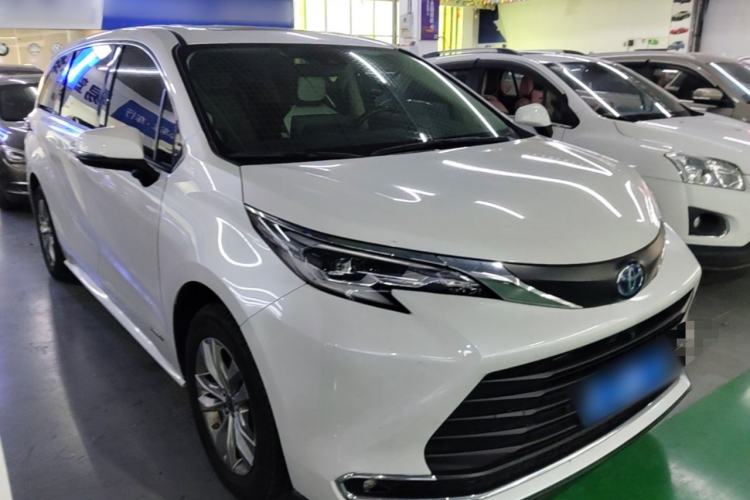 Used Toyota SIENNA 2023 2.5L Hybrid Comfort Edition Front Right 45 Deg