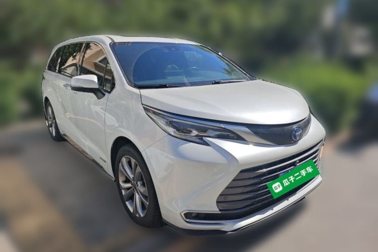 Used Toyota SIENNA 2023 2.5L Hybrid Deluxe Edition Front Right 45 Deg