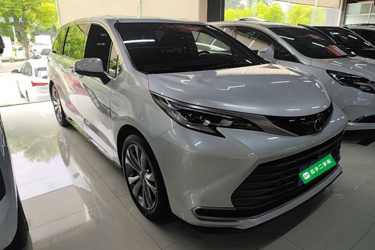Used Toyota SIENNA 2023 2.5L Hybrid Deluxe Edition Front Right 45 Deg