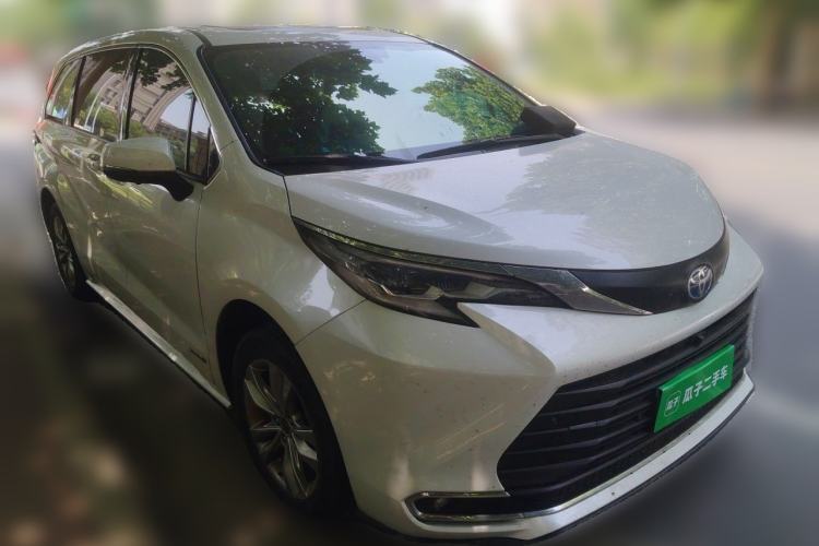 Used Toyota SIENNA 2023 2.5L Hybrid Comfort Edition Front Right 45 Deg