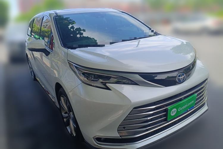 Used Toyota SIENNA 2023 2.5L Hybrid Deluxe Edition Front Right 45 Deg