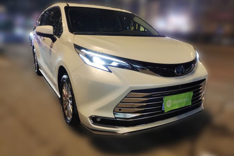 Used Toyota SIENNA 2023 2.5L Hybrid Comfort Edition Front Right 45 Deg