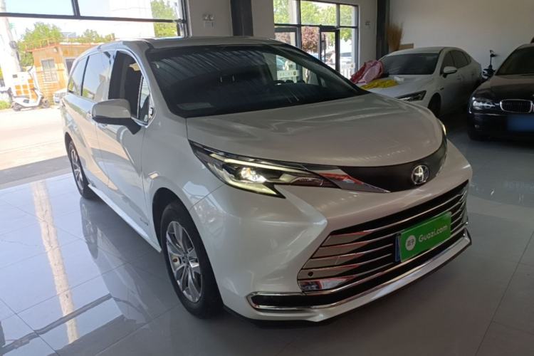 Used Toyota SIENNA 2023 2.5L Hybrid Comfort Edition Front Right 45 Deg