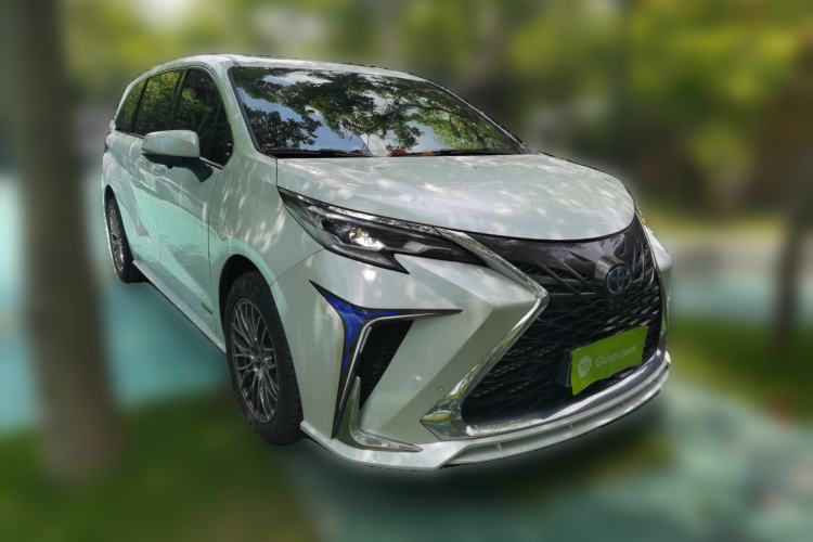 Used Toyota SIENNA 2023 2.5L Hybrid Comfort Edition Front Right 45 Deg