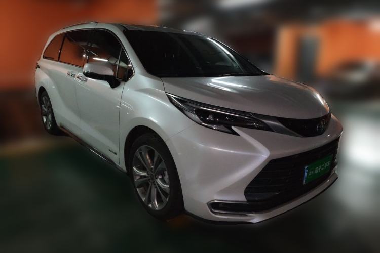 Used Toyota SIENNA 2023 2.5L Hybrid Deluxe Edition Front Right 45 Deg