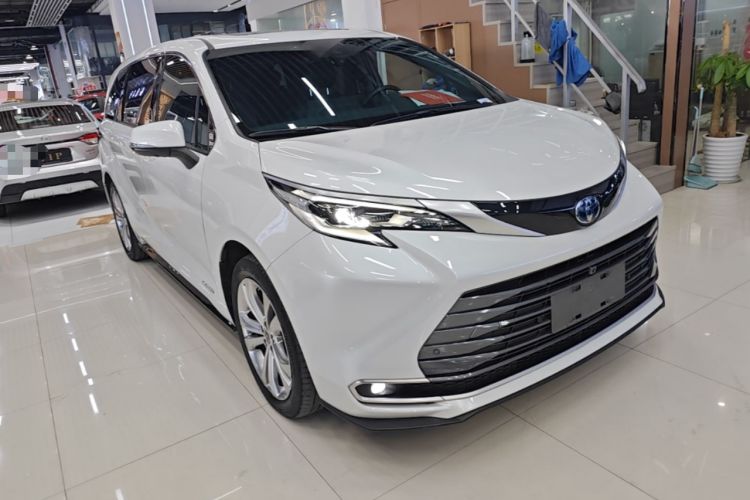 Used Toyota SIENNA 2023 2.5L Hybrid Deluxe Edition Front Right 45 Deg
