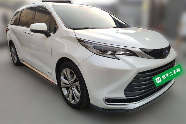 Used Toyota SIENNA 2023 2.5L Hybrid Deluxe Edition Front Right 45 Deg