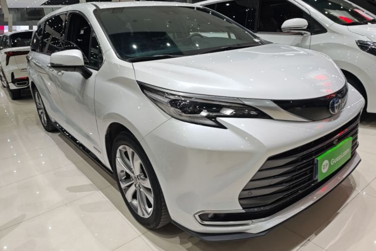 Used Toyota SIENNA 2023 2.5L Hybrid Deluxe Edition Front Right 45 Deg