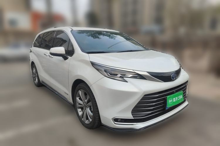 Used Toyota SIENNA 2023 2.5L Hybrid Deluxe Edition Front Right 45 Deg