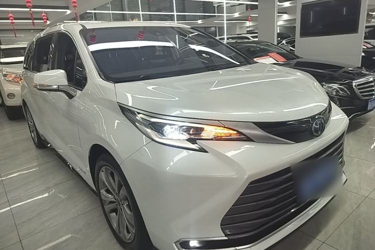 Used Toyota SIENNA 2023 2.5L Hybrid Deluxe Edition Front Right 45 Deg