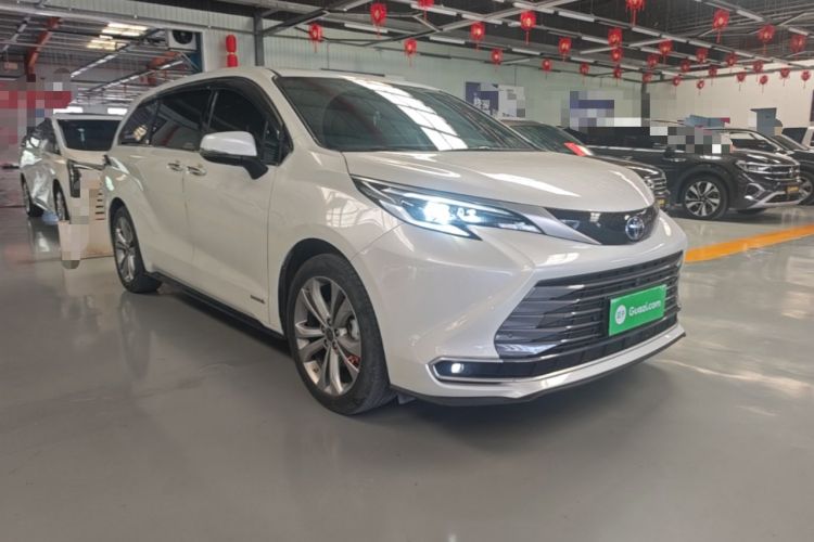 Used Toyota SIENNA 2023 2.5L Hybrid Deluxe Edition Front Right 45 Deg