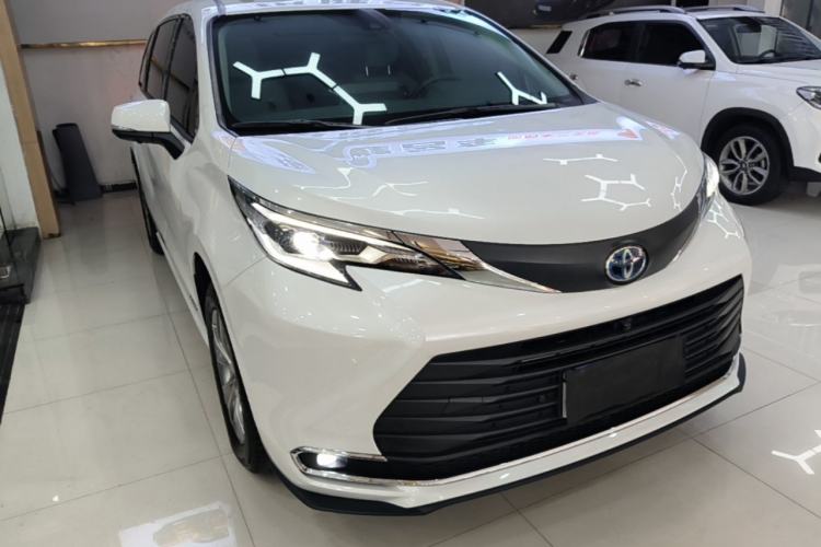 Used Toyota SIENNA 2023 2.5L Hybrid Comfort Edition Front Right 45 Deg