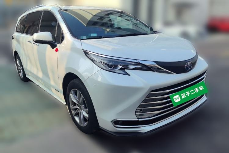 Used Toyota SIENNA 2023 2.5L Hybrid Comfort Edition Front Right 45 Deg