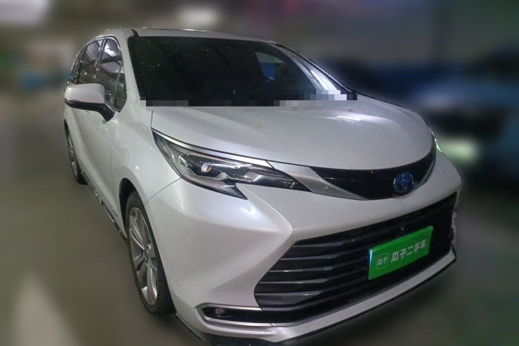Used Toyota SIENNA 2023 2.5L Hybrid Deluxe Edition Front Right 45 Deg