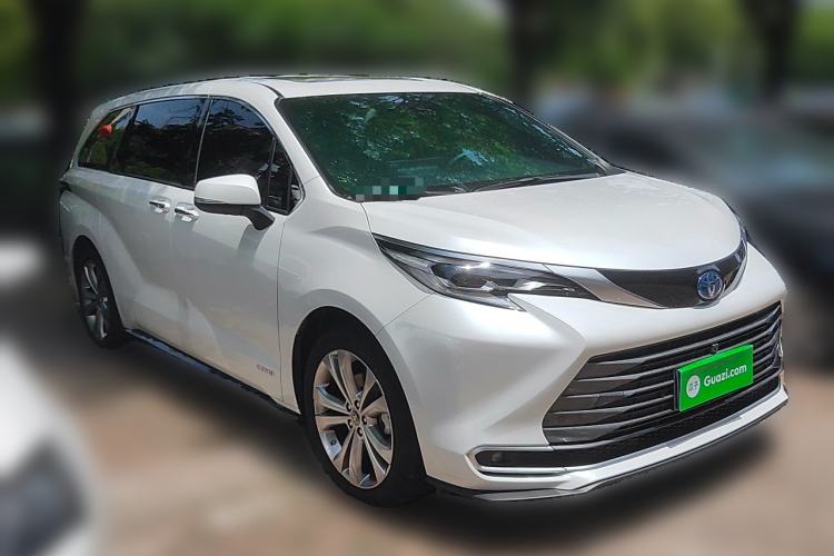 Used Toyota SIENNA 2023 2.5L Hybrid Deluxe Edition Front Right 45 Deg