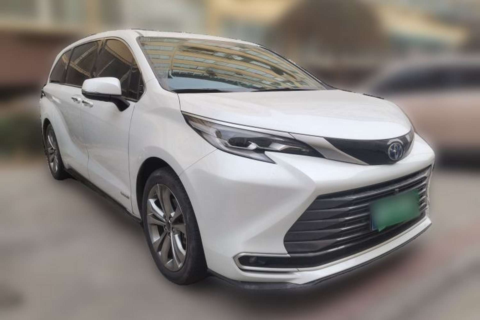 Used Toyota SIENNA 2023 2.5L Hybrid Deluxe Edition Front Right 45 Deg