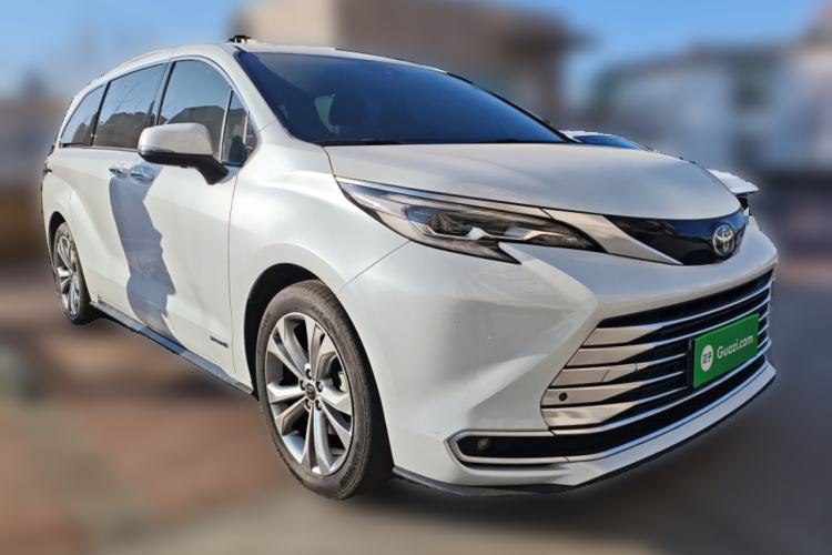 Used Toyota SIENNA 2023 2.5L Hybrid Deluxe Edition Front Right 45 Deg