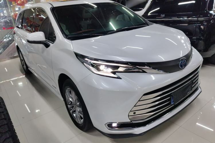 Used Toyota SIENNA 2023 2.5L Hybrid Comfort Edition Front Right 45 Deg