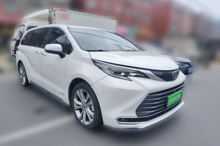 Used Toyota SIENNA 2023 2.5L Hybrid Deluxe Edition Front Right 45 Deg
