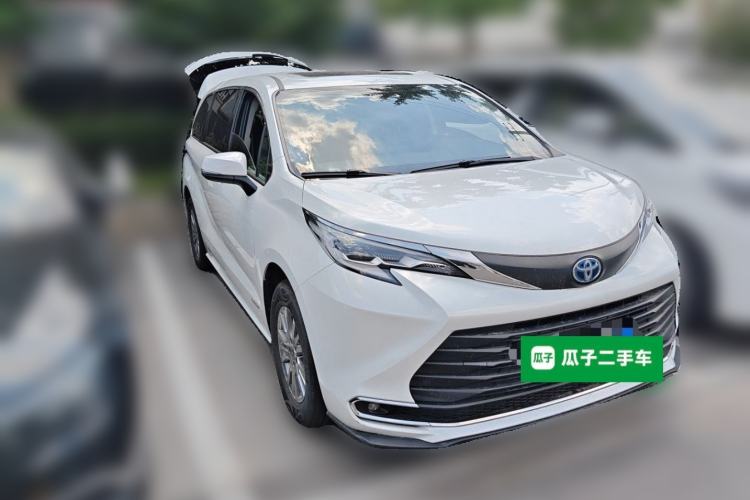 Used Toyota SIENNA 2023 2.5L Hybrid Comfort Edition Front Right 45 Deg