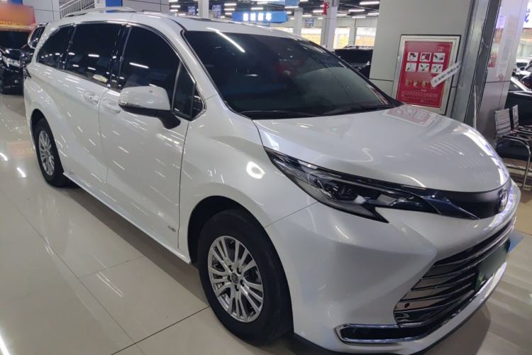 Used Toyota SIENNA 2023 2.5L Hybrid Comfort Edition Front Right 45 Deg