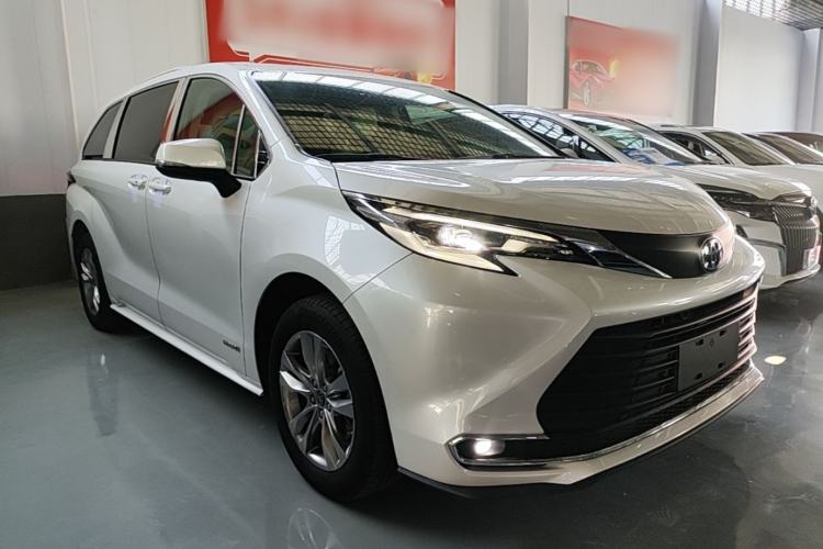 Used Toyota SIENNA 2023 2.5L Hybrid Comfort Edition Front Right 45 Deg