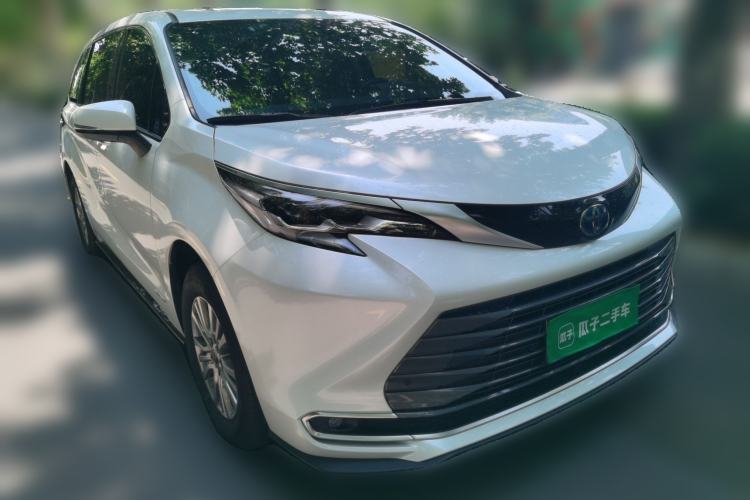 Used Toyota SIENNA 2023 2.5L Hybrid Luxury Edition Front Right 45 Deg