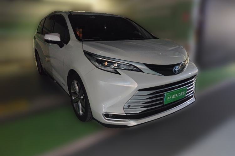 Used Toyota SIENNA 2023 2.5L Hybrid Platinum Edition Front Right 45 Deg
