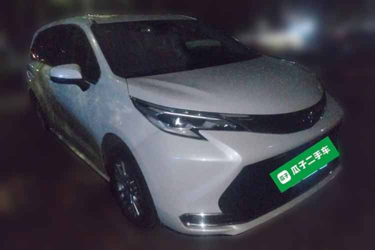 Used Toyota SIENNA 2023 2.5L Hybrid Comfort Edition Front Right 45 Deg