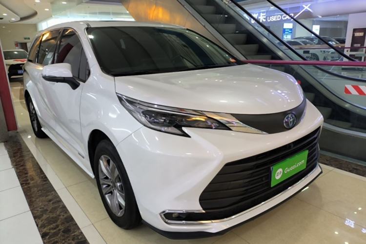 Used Toyota SIENNA 2023 2.5L Hybrid Comfort Edition Front Right 45 Deg