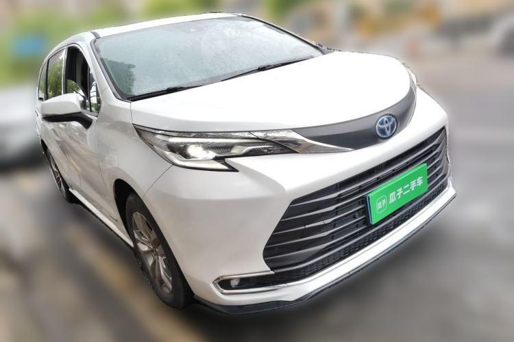 Used Toyota SIENNA 2023 2.5L Hybrid Comfort Edition Front Right 45 Deg