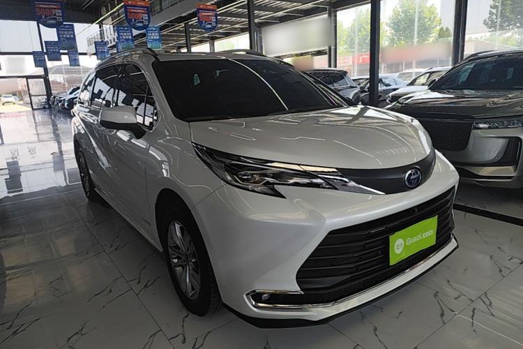Used Toyota SIENNA 2023 2.5L Hybrid Comfort Edition Front Right 45 Deg