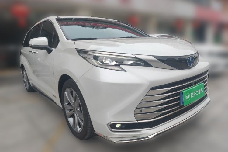Used Toyota SIENNA 2023 2.5L Hybrid Deluxe Edition Front Right 45 Deg