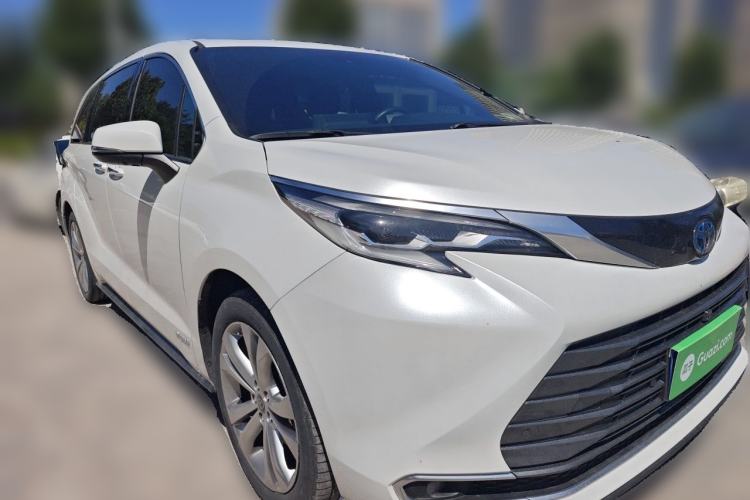 Used Toyota SIENNA 2023 2.5L Hybrid Deluxe Edition Front Right 45 Deg