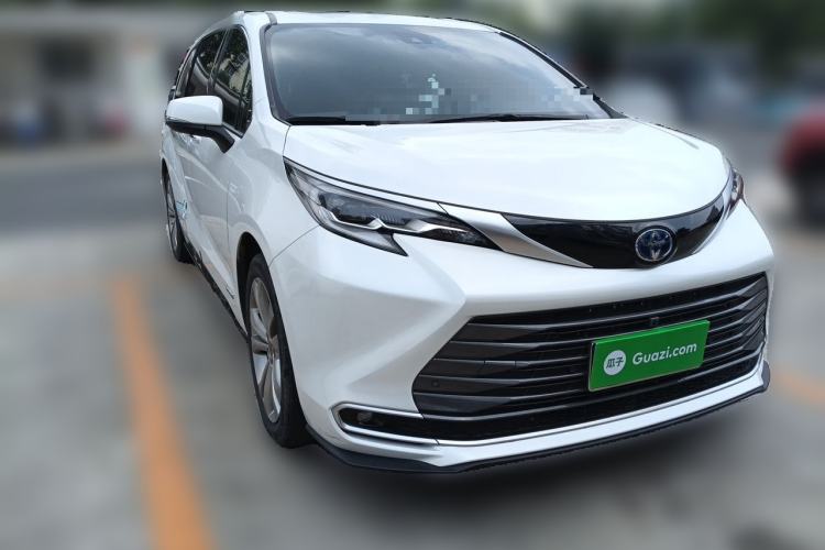 Used Toyota SIENNA 2023 2.5L Hybrid Deluxe Edition Front Right 45 Deg