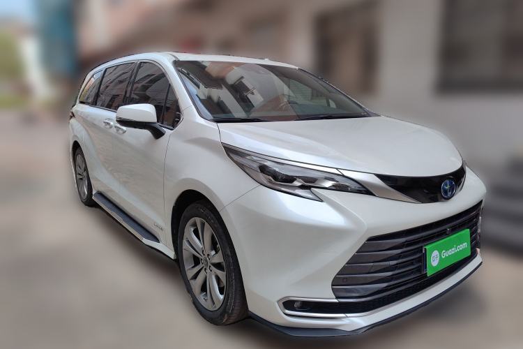 Used Toyota SIENNA 2023 2.5L Hybrid Deluxe Edition Front Right 45 Deg
