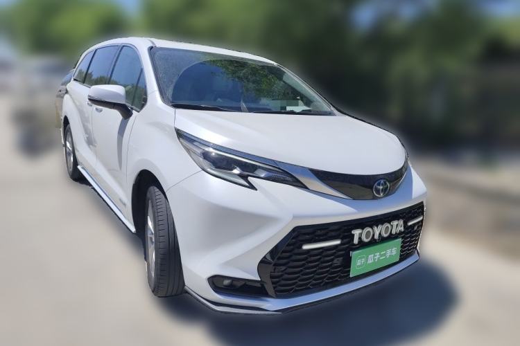 Used Toyota SIENNA 2023 2.5L Hybrid Comfort Edition Front Right 45 Deg