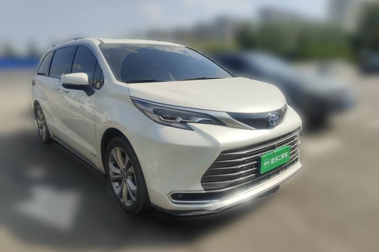 Used Toyota SIENNA 2023 2.5L Hybrid Deluxe Edition Front Right 45 Deg