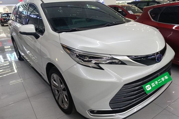 Used Toyota SIENNA 2023 2.5L Hybrid Deluxe Edition Front Right 45 Deg