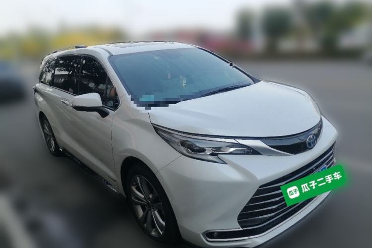 Used Toyota SIENNA 2023 2.5L Hybrid Deluxe Edition Front Right 45 Deg