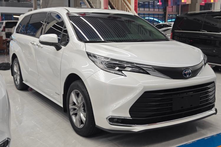Used Toyota SIENNA 2023 2.5L Hybrid Comfort Edition Front Right 45 Deg