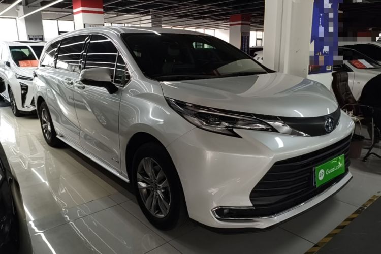 Used Toyota SIENNA 2023 2.5L Hybrid Comfort Edition Front Right 45 Deg