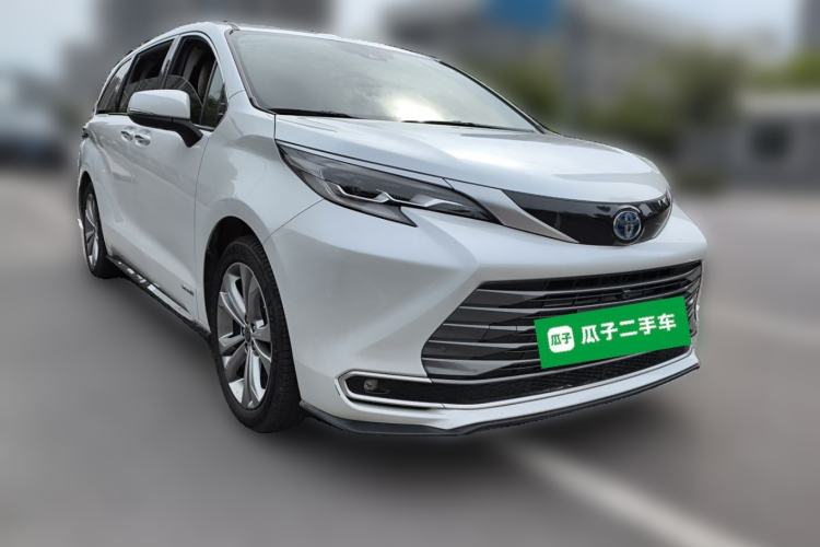 Used Toyota SIENNA 2023 2.5L Hybrid Ultimate Edition Front Right 45 Deg