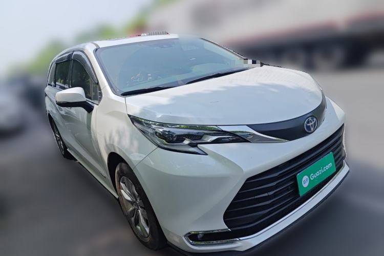Used Toyota SIENNA 2023 2.5L Hybrid Comfort Edition Front Right 45 Deg