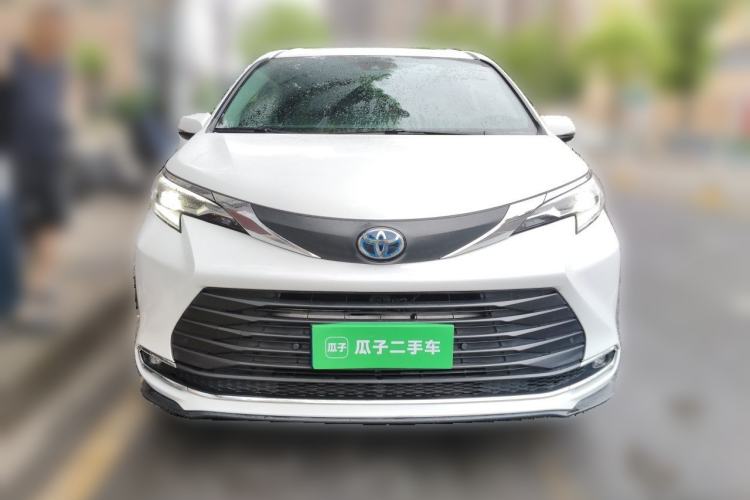 Used Toyota SIENNA 2023 2.5L Hybrid Comfort Edition Front