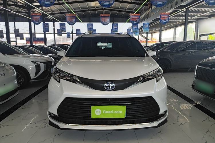 Used Toyota SIENNA 2023 2.5L Hybrid Comfort Edition Front