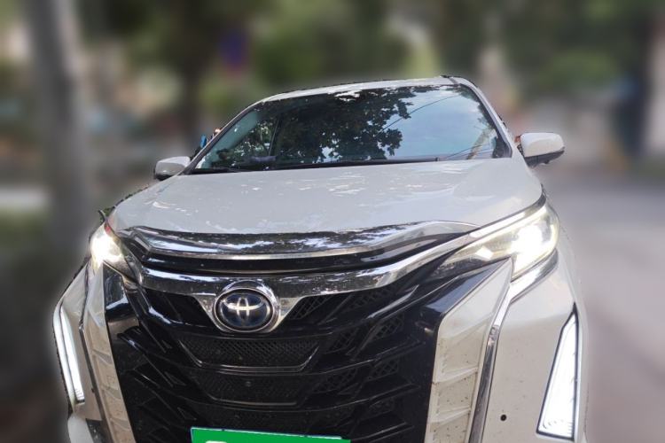 Used Toyota SIENNA 2023 2.5L Hybrid Comfort Edition Front