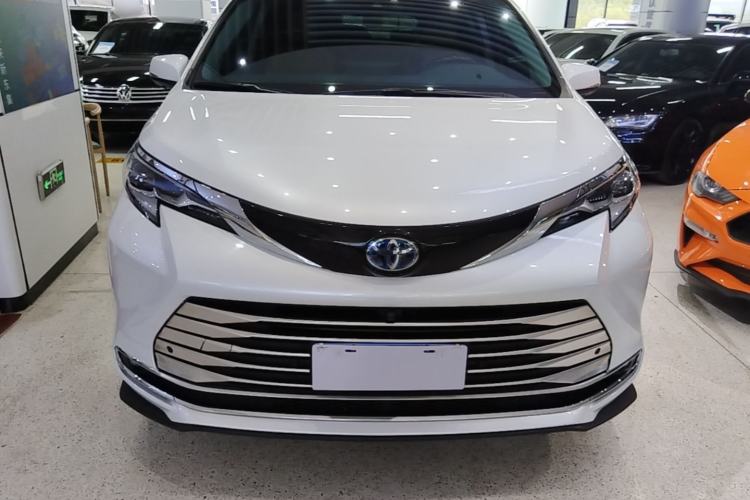 Used Toyota SIENNA 2023 2.5L Hybrid Comfort Edition Front