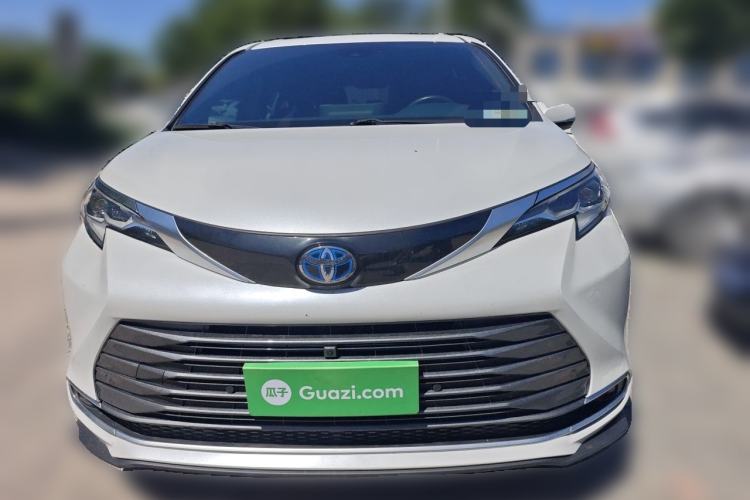 Used Toyota SIENNA 2023 2.5L Hybrid Deluxe Edition Front