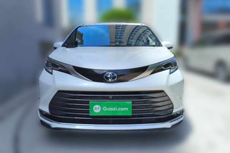 Used Toyota SIENNA 2023 2.5L Hybrid Deluxe Edition Front